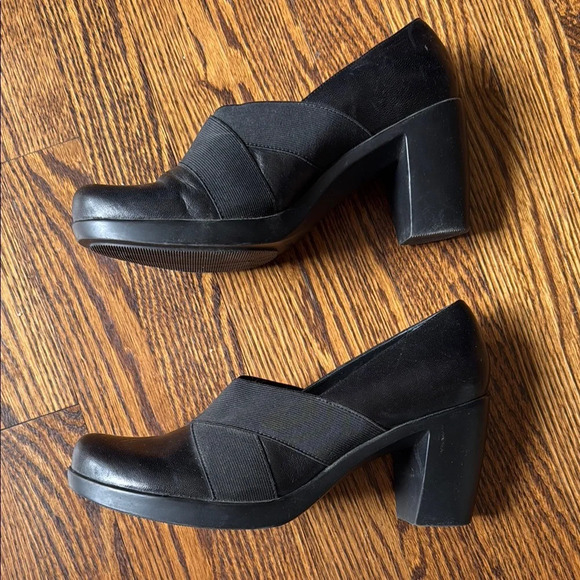 Dansko Women’s 9.5/40 Black Textured Leather Heels with Block Heel - Picture 3 of 6